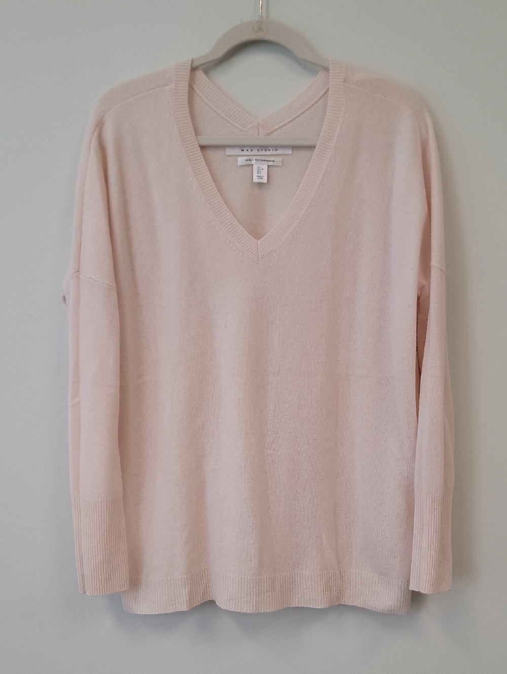 Max Studio 2 Ply Cashmere Pale Blush V-Neck Sweater